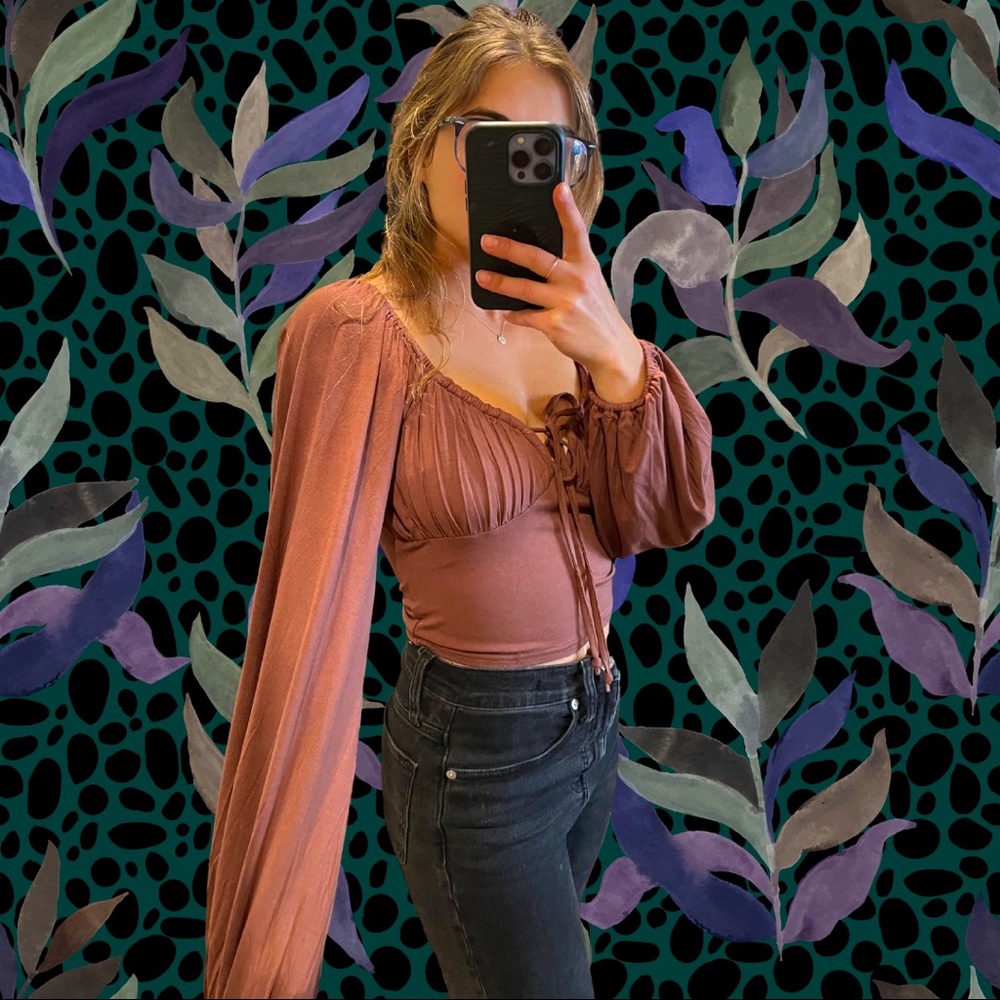 Balloon sleeve top in rust/maroon